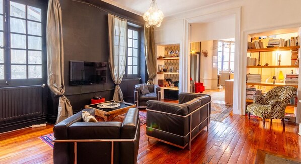 Televisor intel·ligent i estèreo