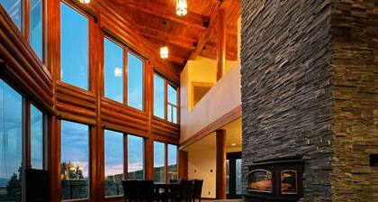 Luxury Cabin on 40 Private Acres - Wraparound Deck