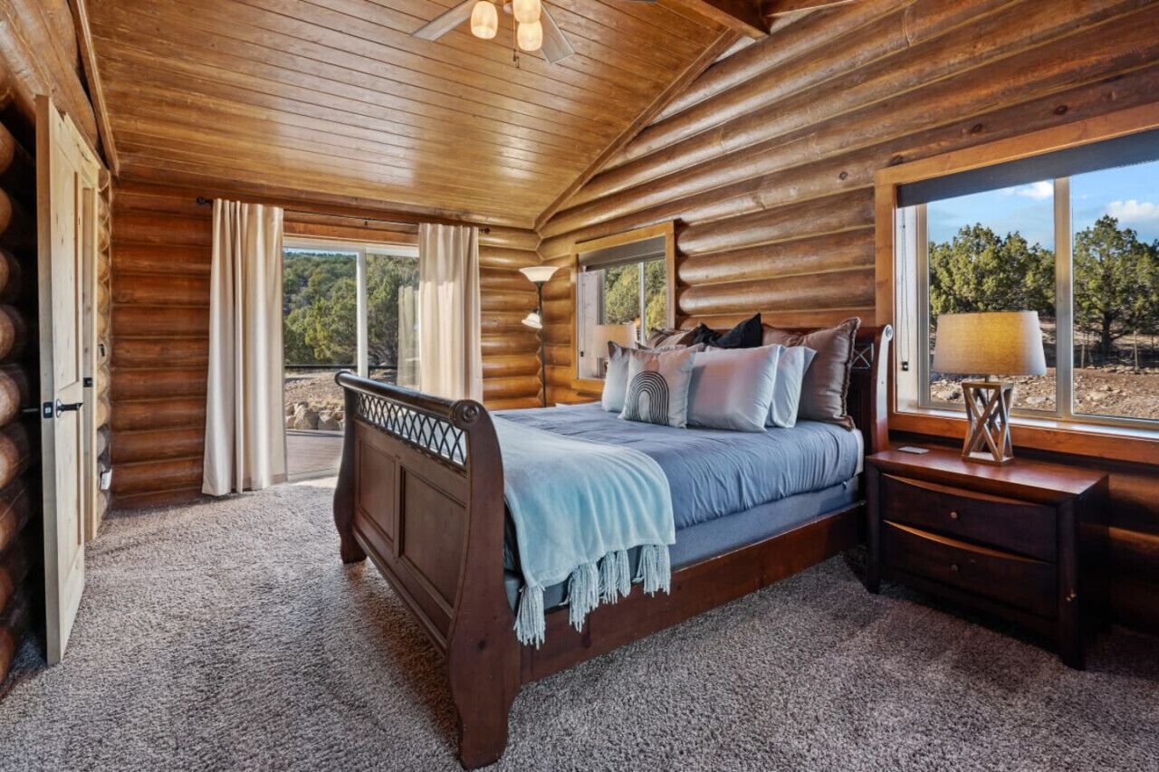 3 bedrooms, desk, iron/ironing board, travel cot