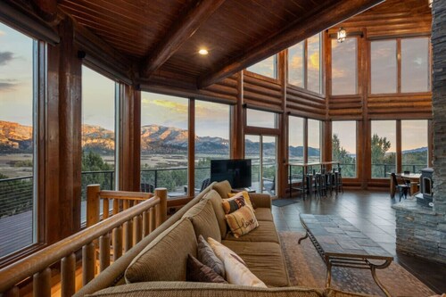 Luxury Cabin on 40 Private Acres - Wraparound Deck
