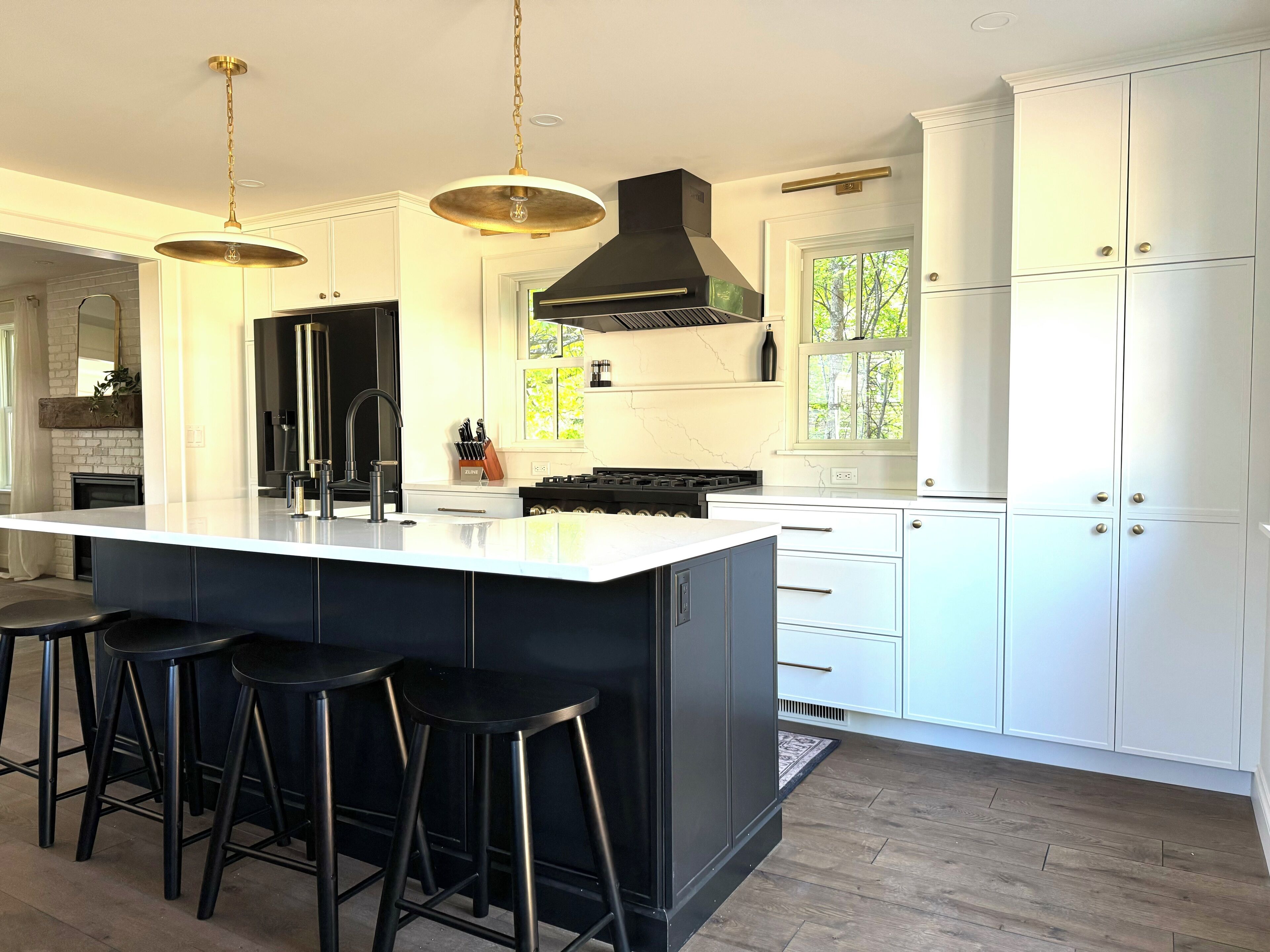 Luxury Home, Fully Renovated, King Beds, Central Air, Fireplace and EV Charger