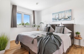 2 bedrooms, travel cot, free WiFi - 2 bedroom lovely apartment in Olpenitz (Olpenitz)