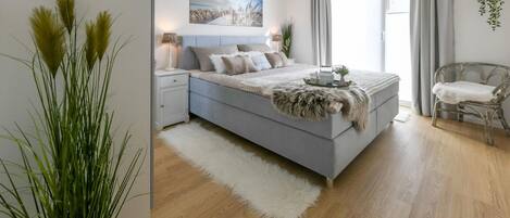 2 bedrooms, iron/ironing board, travel crib, free WiFi