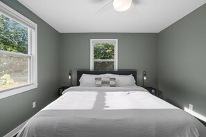 3 bedrooms, iron/ironing board, WiFi, bed sheets
