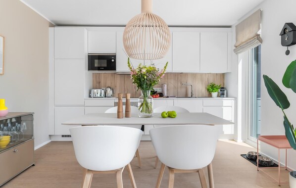 Frigorifero, forno, piano cottura, lavastoviglie