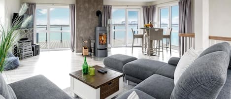 TV, fireplace, stereo