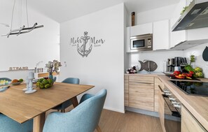 Fridge, microwave, oven, stovetop - Lovely apartment in Olpenitz with sauna (Olpenitz)