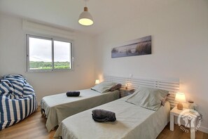 3 quartos, ferros/tábuas de passar roupa, Wi-Fi de cortesia