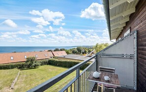 Outdoor dining - Lovely apartment in Gudhjem with WiFi (Gudhjem)