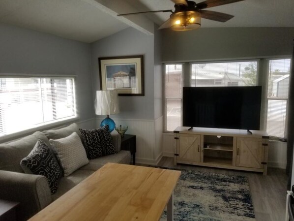 Smart TV, DVD player, stereo
