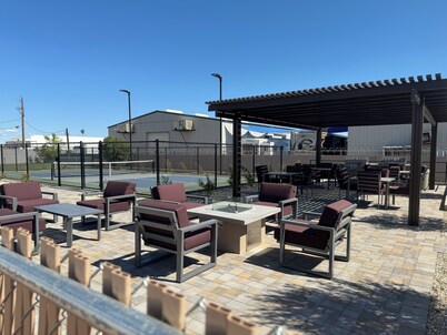 Cozy 1-bedroom modern manufactured home in a fun 55+ Apache Junction park! 