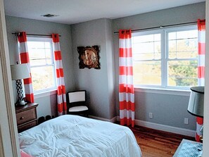 4 makuuhuonetta, silitysrauta/-lauta, Wi-Fi, vuodevaatteet