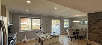 Ground-level bed and bath! Well equipped beautiful backyard and near the beach. 