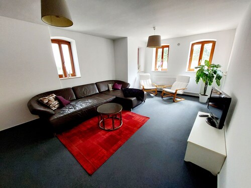 Central vacation apartment on the lake and near the castle