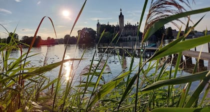 Zentrale Ferienwohnung am See und in Schlossnähe