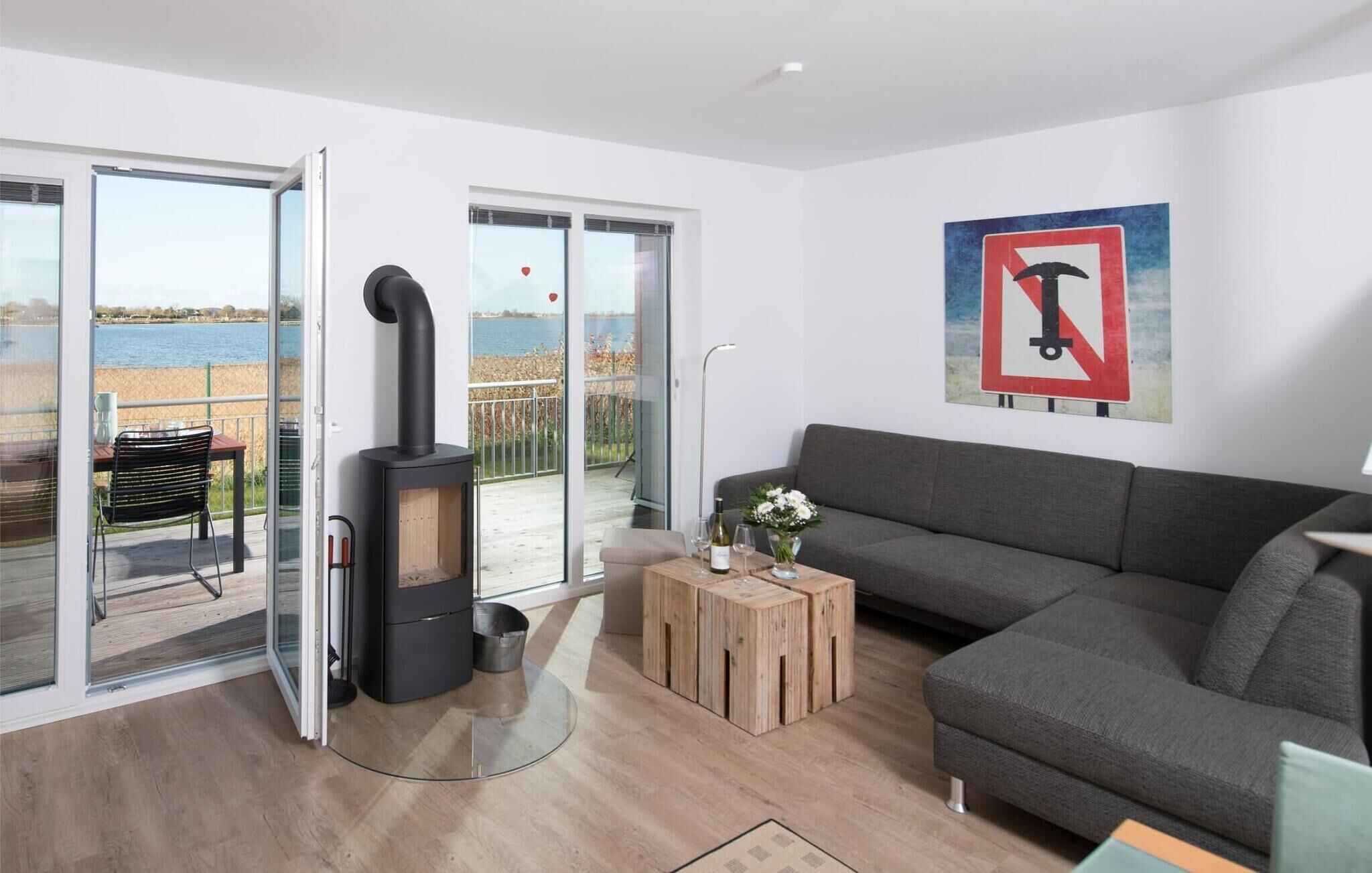 Fernseher, Kamin, DVD-Player, Stereoanlage