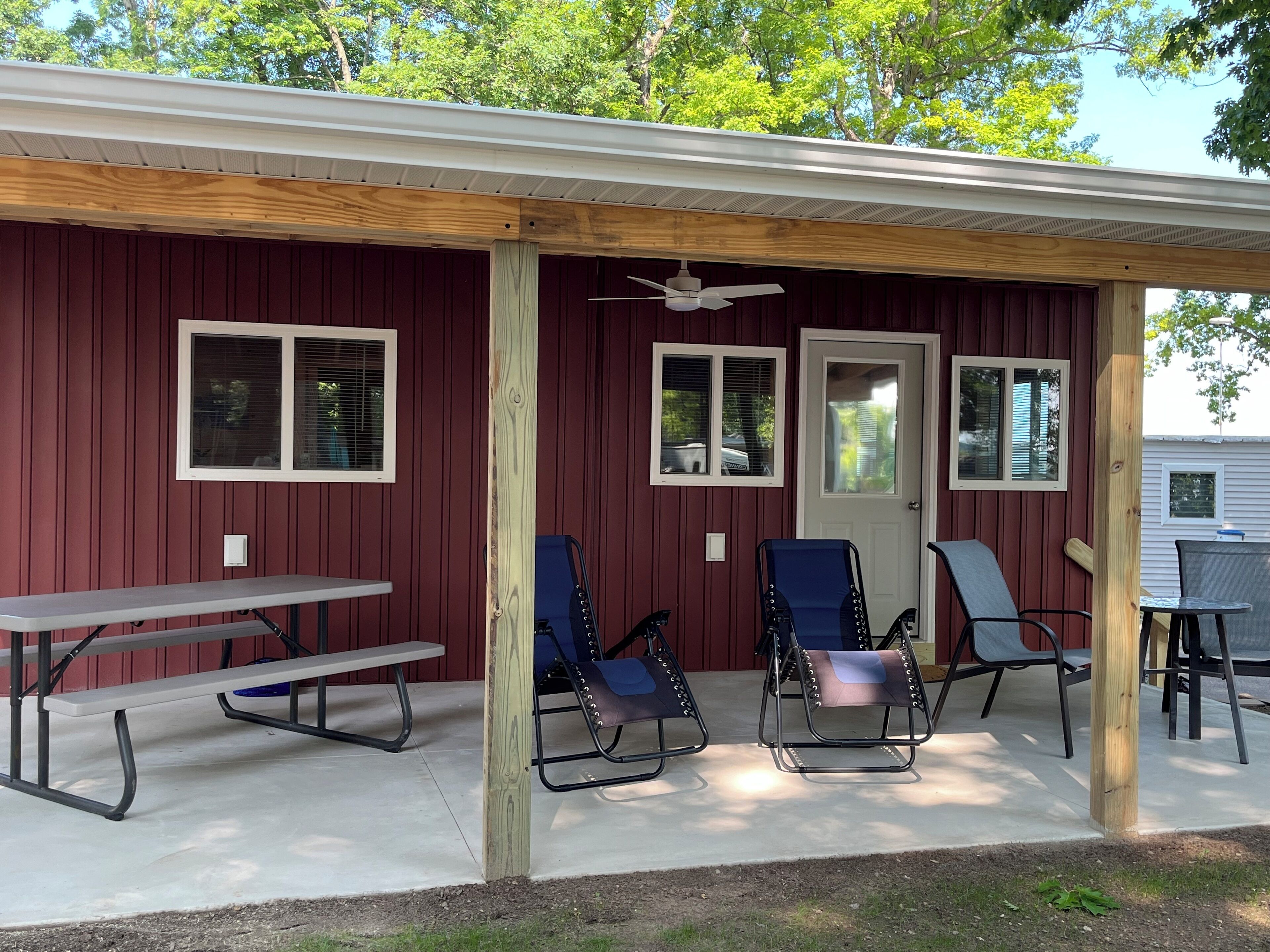 Cozy cottage in awesome Greenville with WiFi, AC