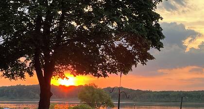 Cozy cottage in awesome Greenville with WiFi, AC