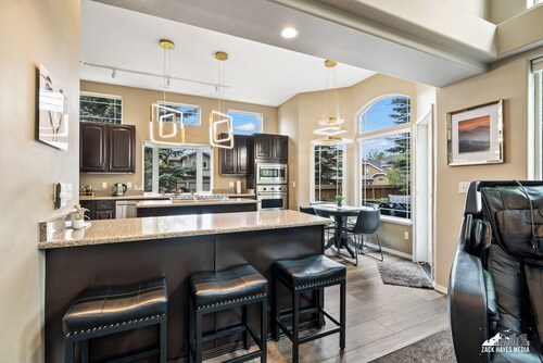 Relax Like Never Before at Pyrenean Circle: Up to 15 Guests