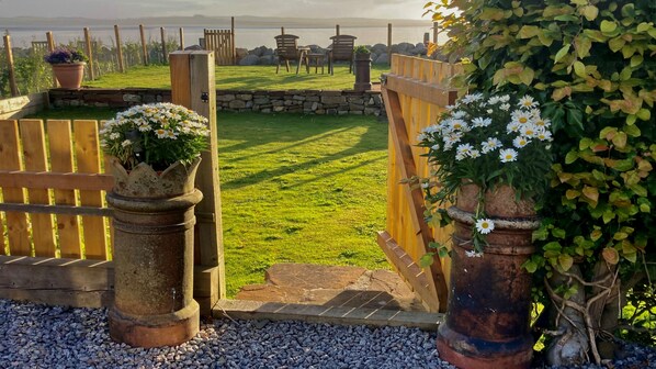 Property grounds - Little Egret - a cottage that sleeps 3 guests in 1 bedroom (Carsethorn)