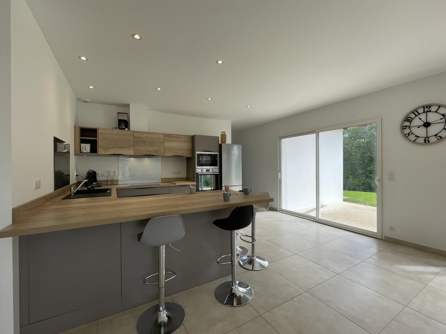 Réfrigérateur, micro-ondes, four, lave-vaisselle