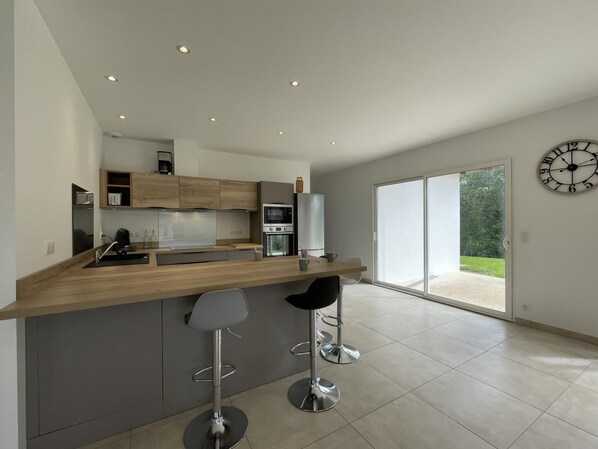 Fridge, microwave, oven, dishwasher - MENTA - IROULEGUY - Gîte (IROULEGUY)