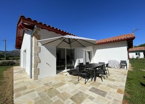 Outdoor dining - MENTA - IROULEGUY - Gîte (IROULEGUY)