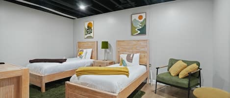 5 bedrooms, WiFi, bed sheets, wheelchair access