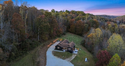 Buck Run | Hocking Hills, 5BR, Pool Table, Hot Tub