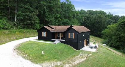 Buck Run | Large Hot Tub | Private Lot