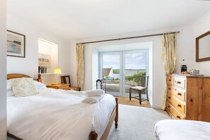 5 bedrooms, WiFi, bed sheets