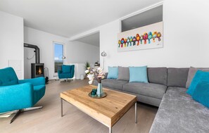 Smart TV y chimenea 