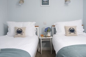 2 bedrooms, iron/ironing board, travel cot, WiFi - Sublimely located in the thriving village of St Agnes, just a stone's throw from the beauty of Cornw (St Agnes)