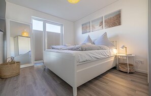 2 bedrooms, iron/ironing board, travel cot, free WiFi - Beach front apartment in Olpenitz (Olpenitz)