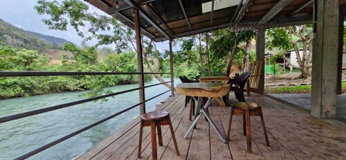 Yaxlik River lodge