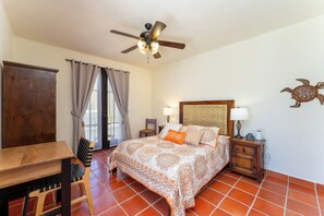 2 bedrooms, desk, iron/ironing board, free WiFi - 2 Bedroom and  2 bathroom Home with Water Views (Loreto)