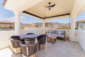 Outdoor dining - 2 Bedroom and  2 bathroom Home with Water Views (Loreto)