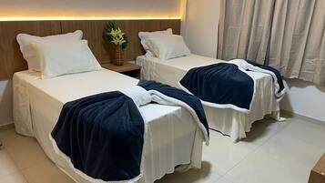 Kamar Twin Klasik, pemandangan kota | Meja kerja, ruang kerja ramah laptop, dan Wi-Fi gratis