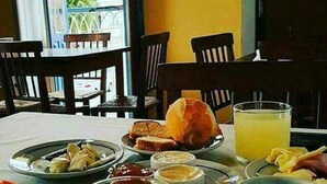 Tägliches inbegriffenes Frühstücksbuffet