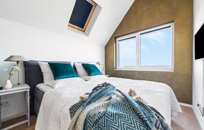 2 quartos, ferros/tábuas de passar roupa, berço de viagem