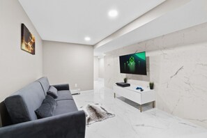 TV connectée, jeux vidéo, livres, espaces bureaux