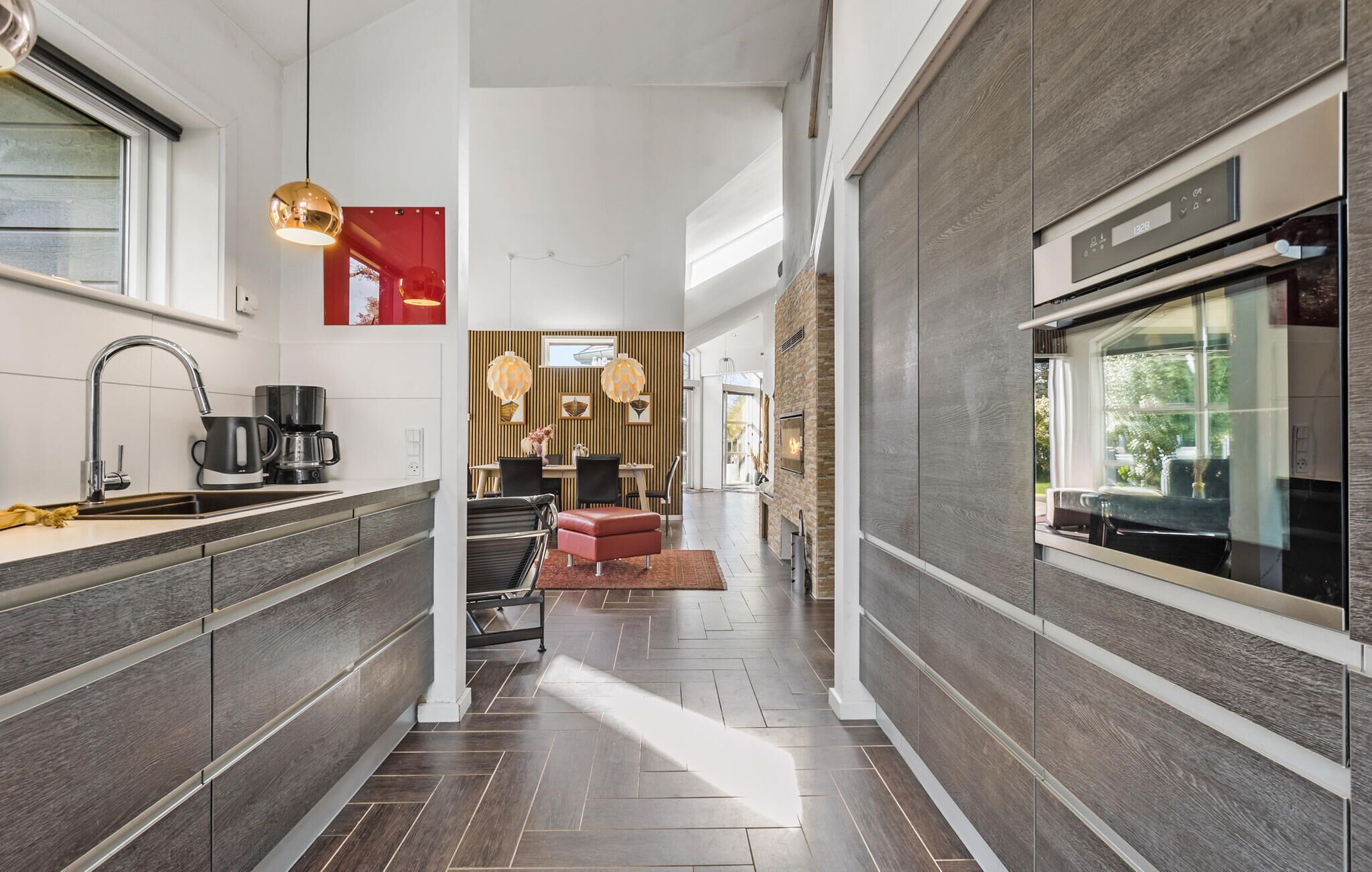 Fridge, dishwasher, coffee/tea maker