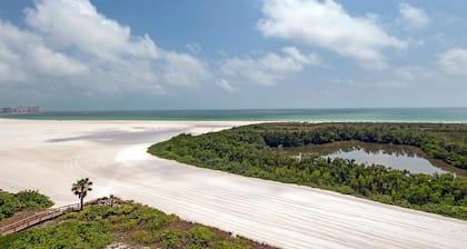 Island Bliss - Walk to Tigertail beach! Waterfront & Pool!