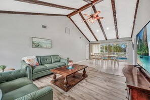 Living area - Island Bliss - Walk to Tigertail beach! Waterfront & Pool! (Marco Island)