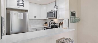 G6 North Coast Village - 1 Brdrm cottage- Beautiful renovated kitchen, complex directly on beach!