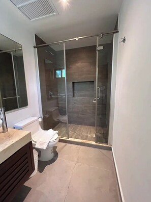 Hair dryer, towels, soap, shampoo - Departamento con Jacuzzi (Tulum)