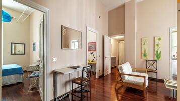 2 habitaciones, tabla de planchar con plancha, cuna de viaje y wifi