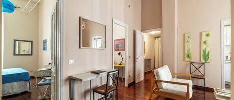 2 habitaciones, tabla de planchar con plancha, cuna de viaje y wifi