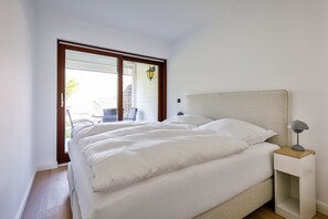 Unclassified image, 5 of 14, button - Lille, Wenningstedt-braderup auf Sylt, Deutschland (Wenningstedt-Braderup (Sylt))