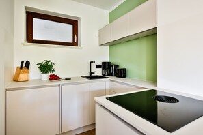 Unclassified image, 2 of 14, button